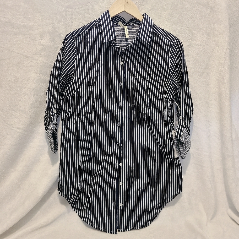 3/$20 Live 4 Truth button down blue white stripe